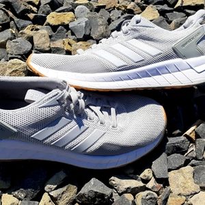Womans Adidas "Questar" max cushion size 8